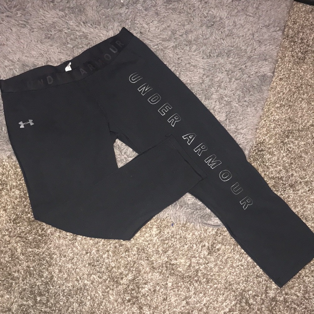 UA BLACK 3/4 LEGGINGS never worn